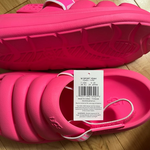 UGG Bright Pink Slide Sandals NWT - Picture 6 of 7
